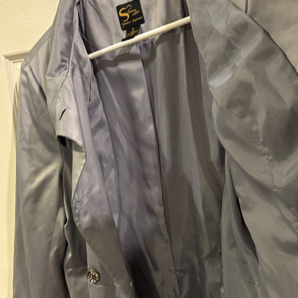 Serena Williams Elegant Silver Trench Coat - Picture 6 of 8